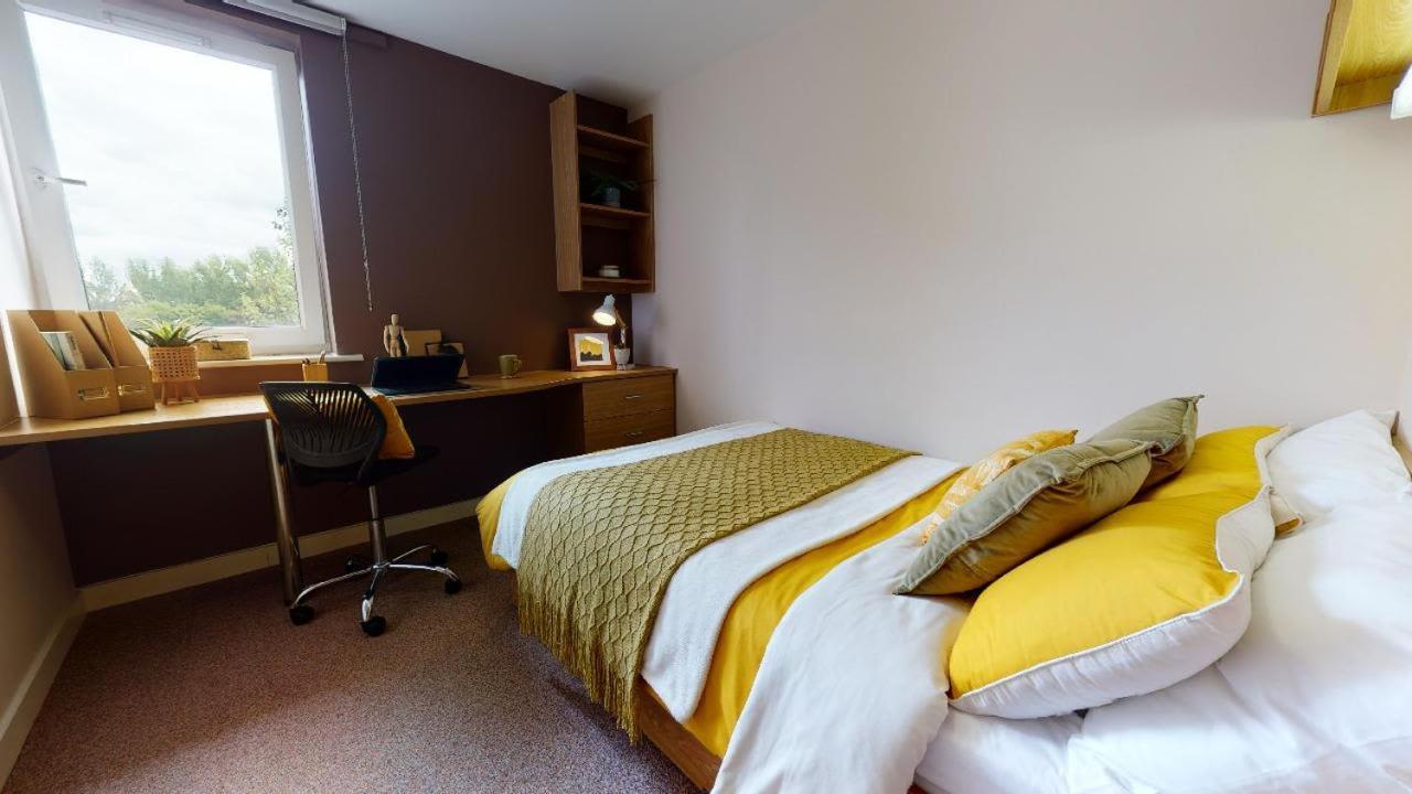 Apartment For Students Only - Iq Leeds In Centre *