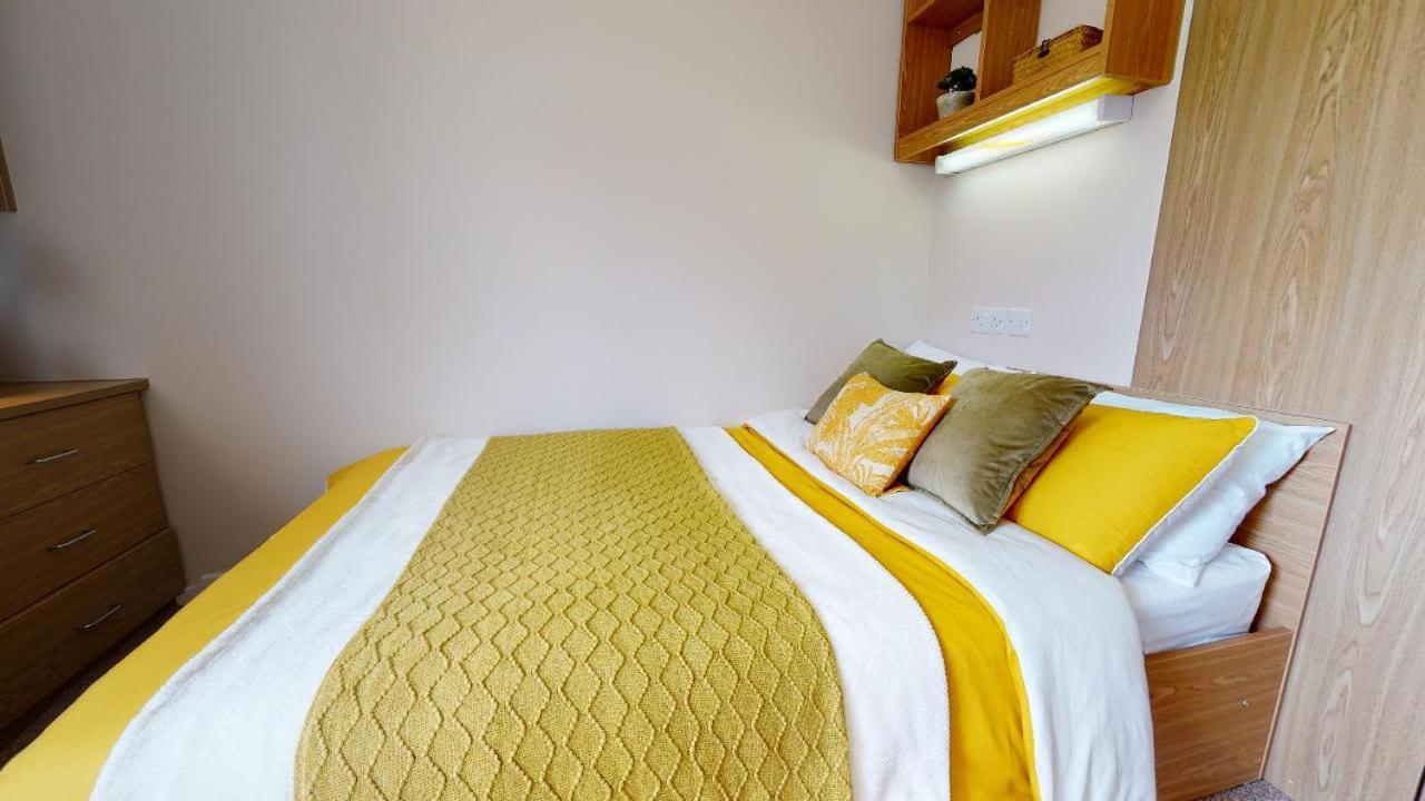 For Students Only - Iq Leeds In Centre * Leeds (West Yorkshire)